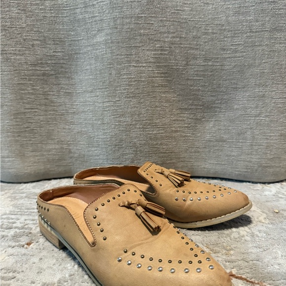 Mi.iM Tan Tassel Loafers - Picture 2 of 4